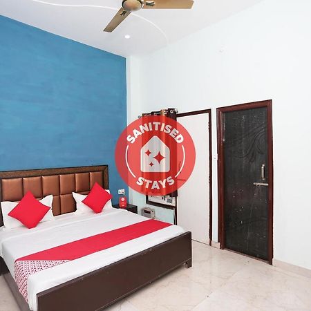 โอโย 29517 โฮเต็ล พรสานพาเลซ Hotel Chhata ภายนอก รูปภาพ
