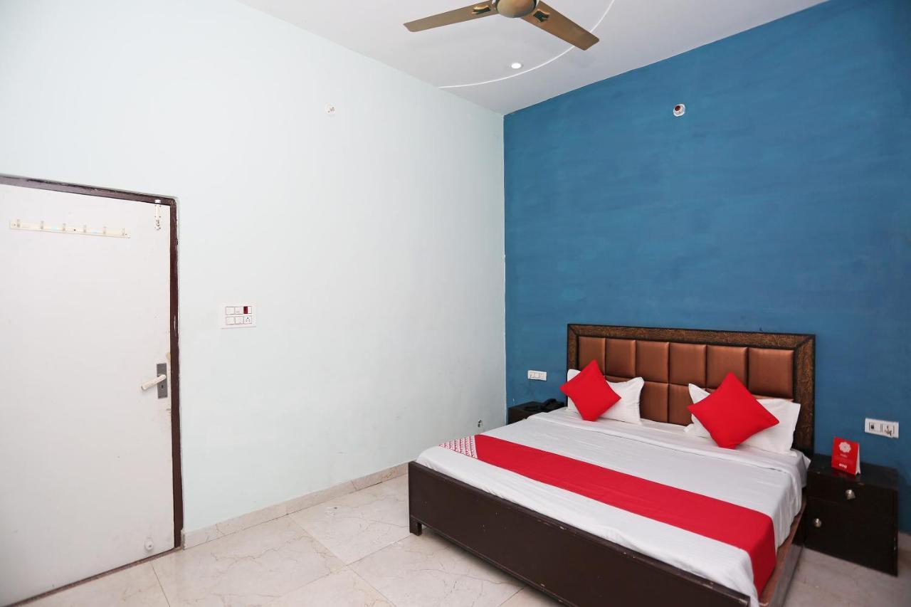 โอโย 29517 โฮเต็ล พรสานพาเลซ Hotel Chhata ภายนอก รูปภาพ