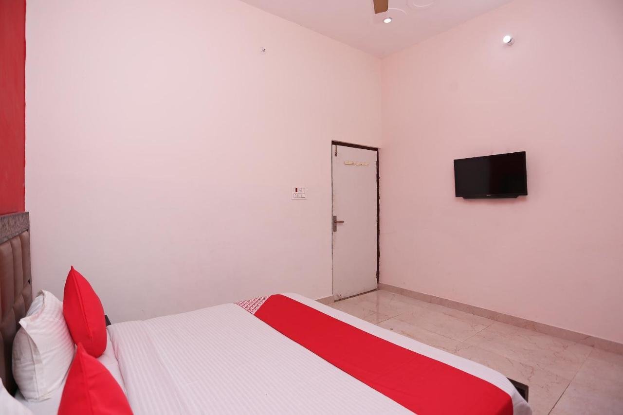 โอโย 29517 โฮเต็ล พรสานพาเลซ Hotel Chhata ภายนอก รูปภาพ