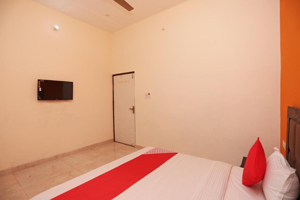 โอโย 29517 โฮเต็ล พรสานพาเลซ Hotel Chhata ภายนอก รูปภาพ