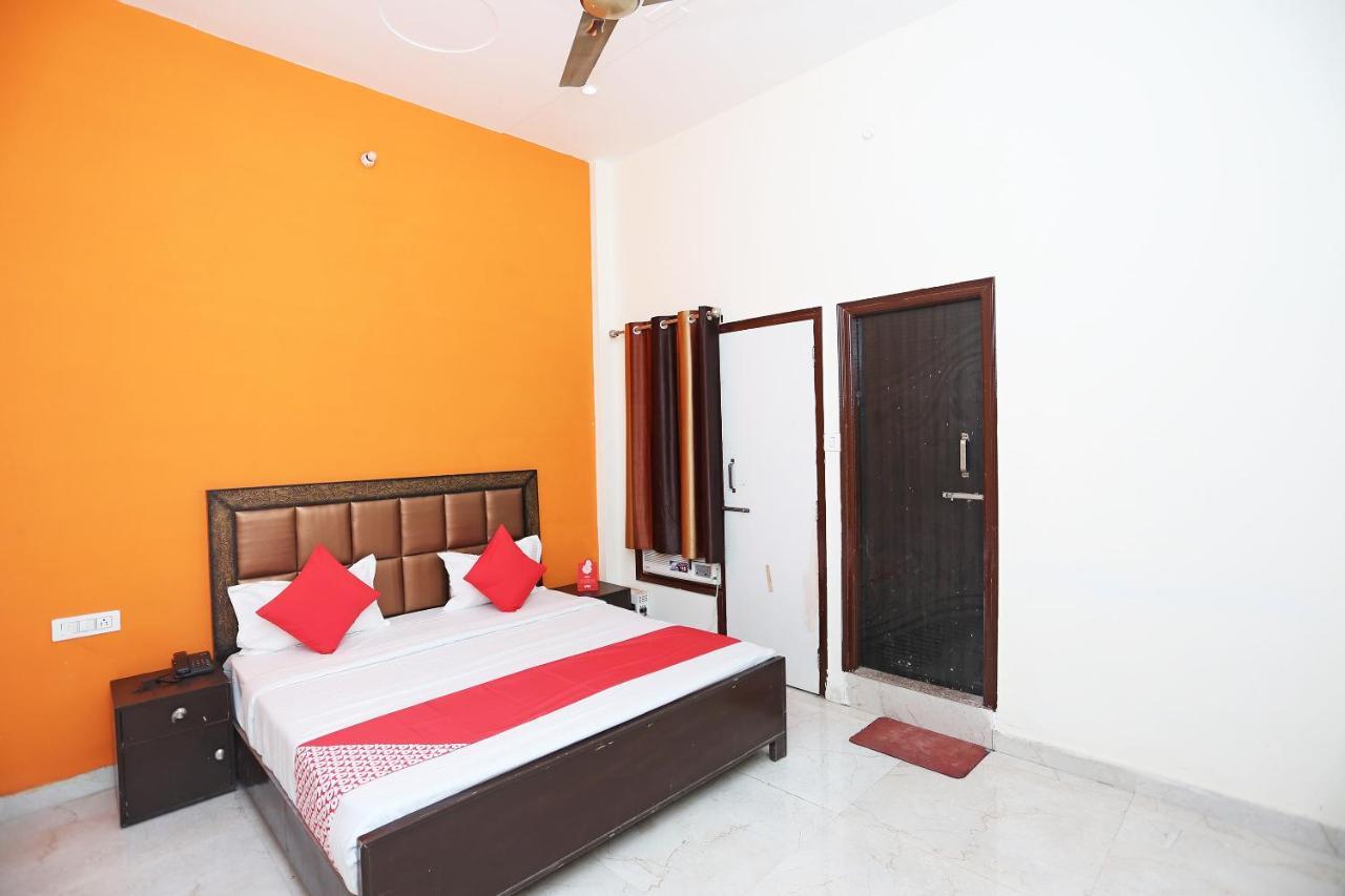โอโย 29517 โฮเต็ล พรสานพาเลซ Hotel Chhata ภายนอก รูปภาพ