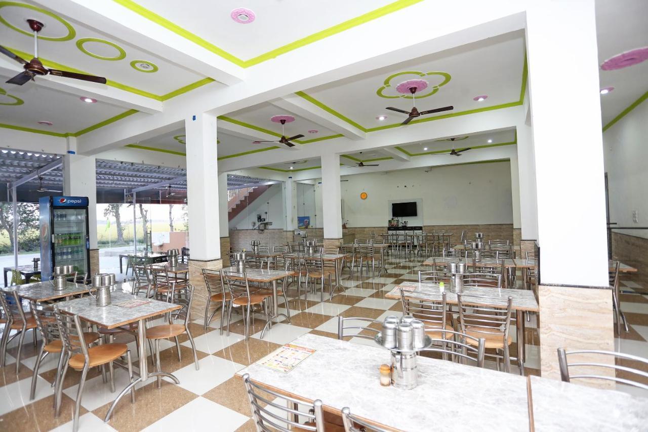 โอโย 29517 โฮเต็ล พรสานพาเลซ Hotel Chhata ภายนอก รูปภาพ