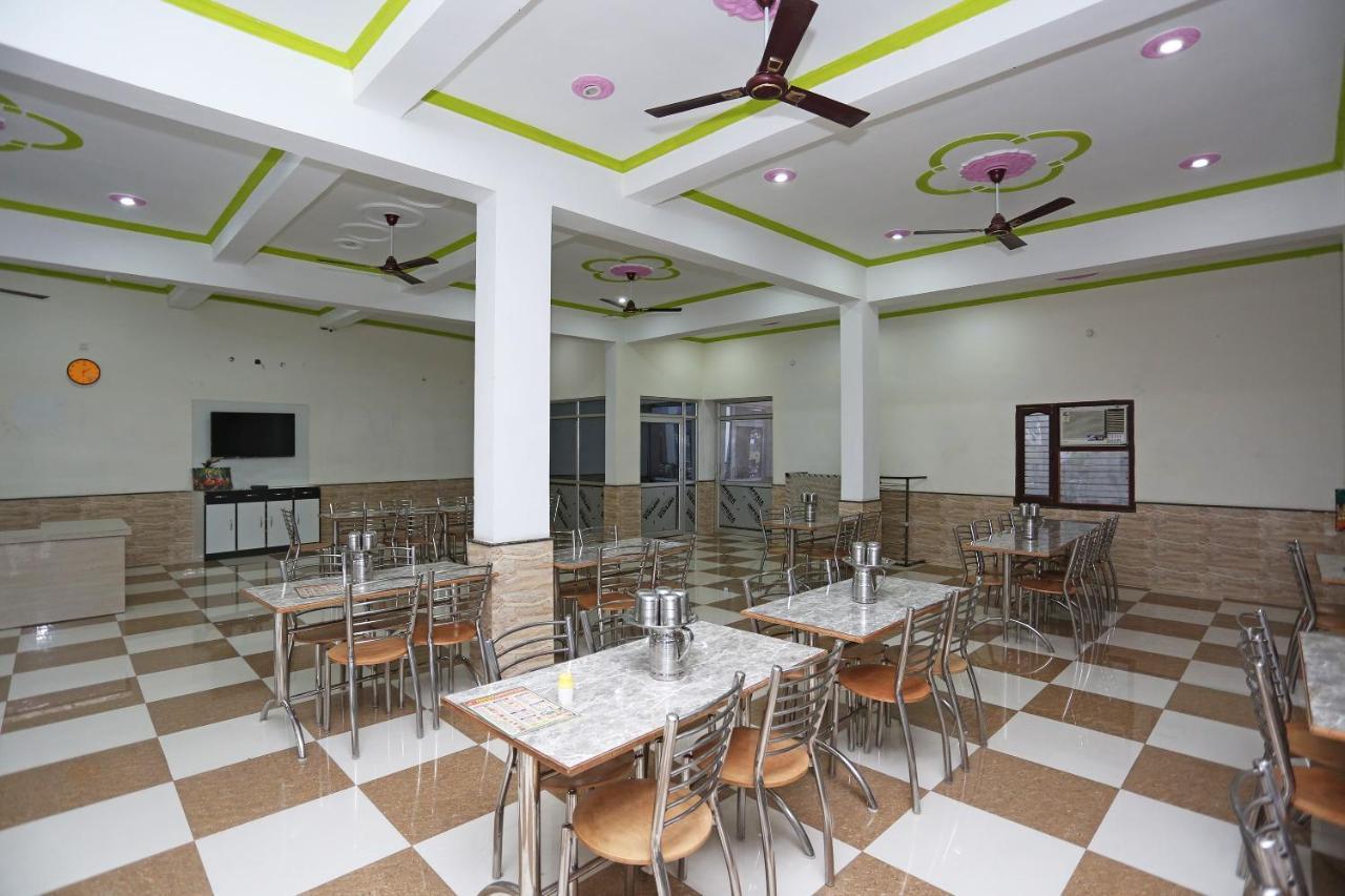 โอโย 29517 โฮเต็ล พรสานพาเลซ Hotel Chhata ภายนอก รูปภาพ